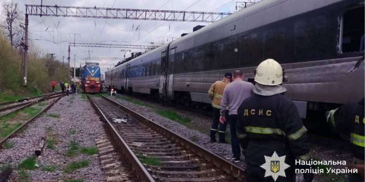 На Вінниччині «Інтерсіті+» зіткнувся з приватним тепловозом понад 500 пасажирів чекають допомоги