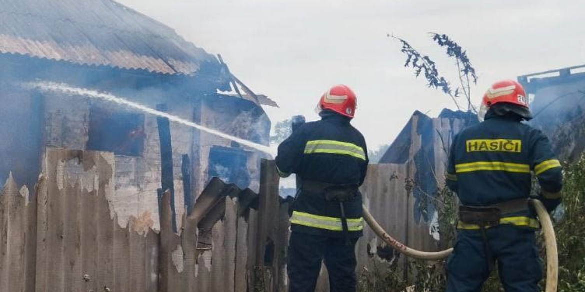 На Вінниччині невідомі підпалили стерню, а спалили господарчу будівлю