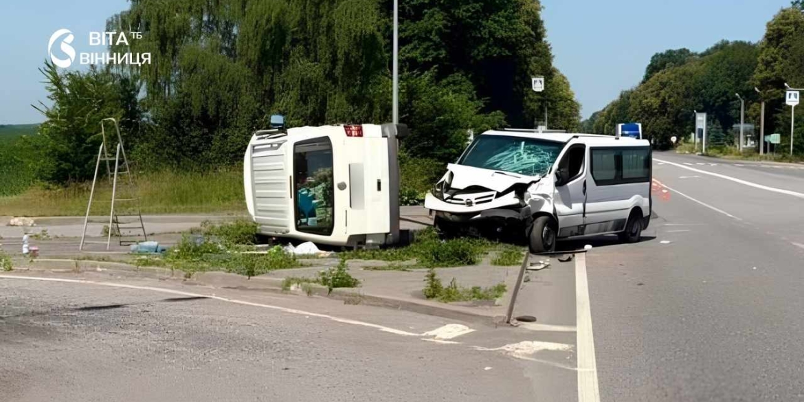 На Вінниччині пасажирки потрапили до лікарні після зіткнення двох авто