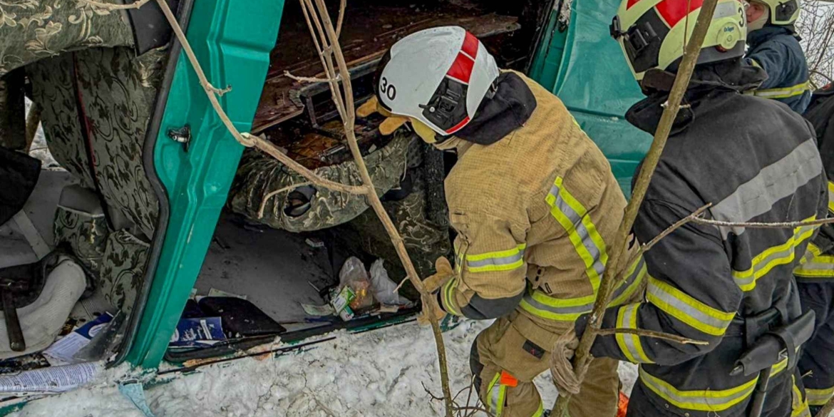 На Вінниччині перекинувся мікроавтобус з пасажирами, один із них загинув