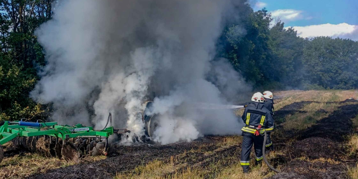 На Вінниччині під час сільськогосподарських робіт загорівся трактор