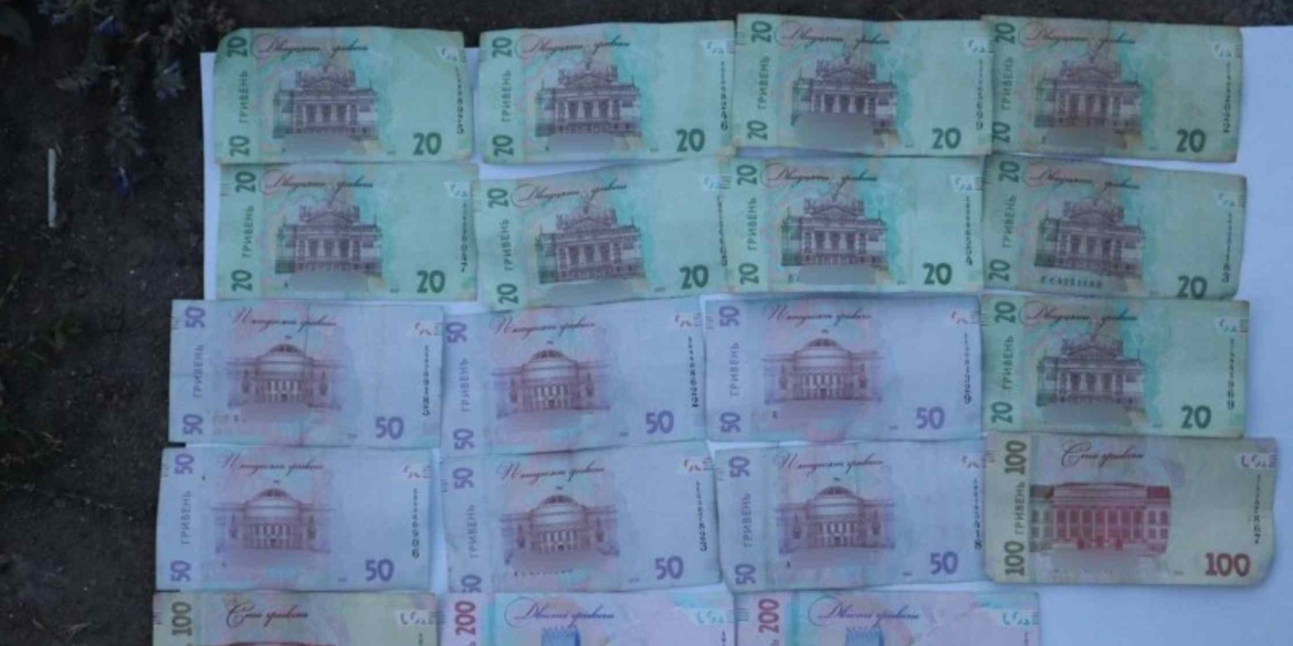 На Вінниччині під час застілля чоловік побив та пограбував жінку