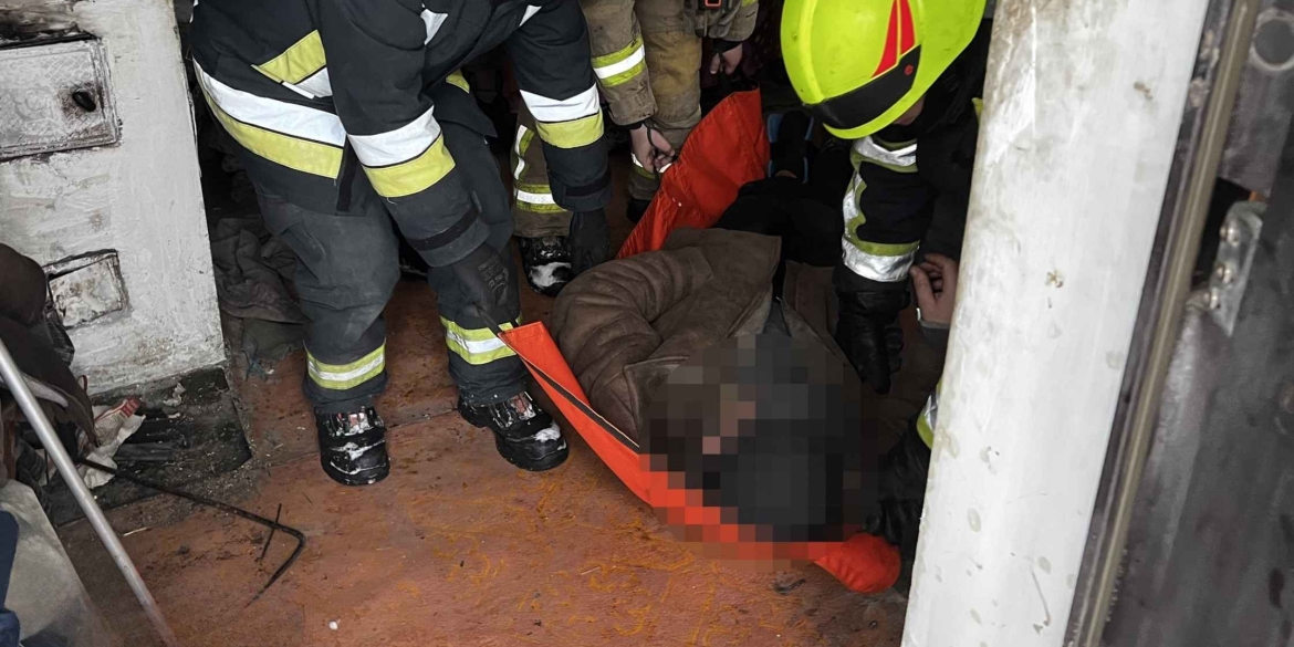 На Вінниччині понад кілометр несли до медиків чоловіка з переламаною кінцівкою