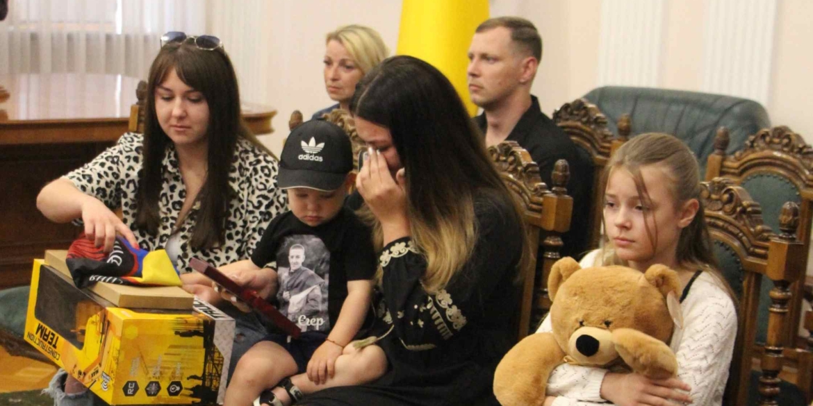 На Вінниччині родинам загиблих захисників вручили посмертні державні нагороди