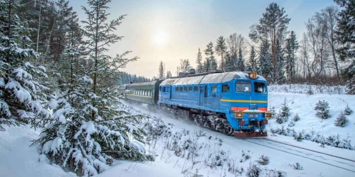 На Вінниччині снігова негода затримала цілий ряд поїздів 