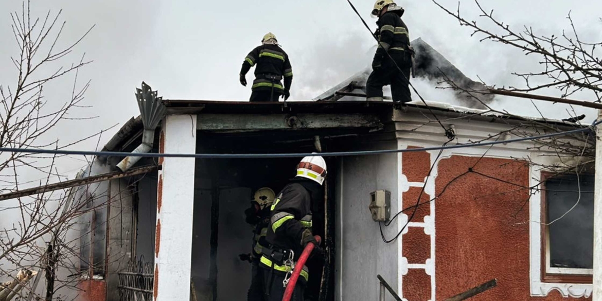 На Вінниччині спалахнув будинок через несправність пічного опалення – травмувався власник помешкання