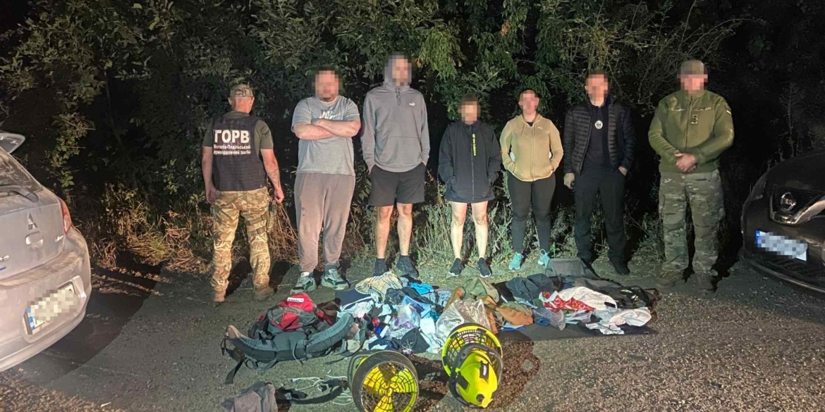 На Вінниччині судитимуть жінок, які обіцяли незаконно переправити чоловіків через кордон На Вінниччині судитимуть жінок, які обіцяли незаконно переправити чоловіків через кордон