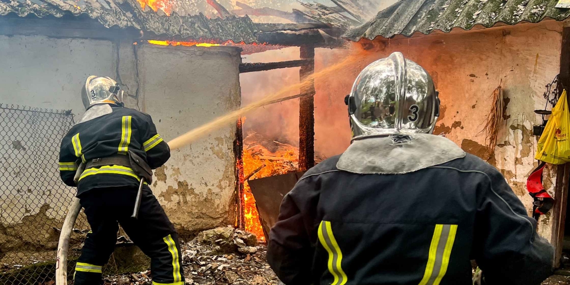 На Вінниччині у гаражі згорів автомобіль