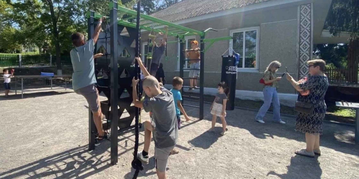 На Вінниччині відкрили дитячий майданчик, присвячений пам’яті загиблого земляка