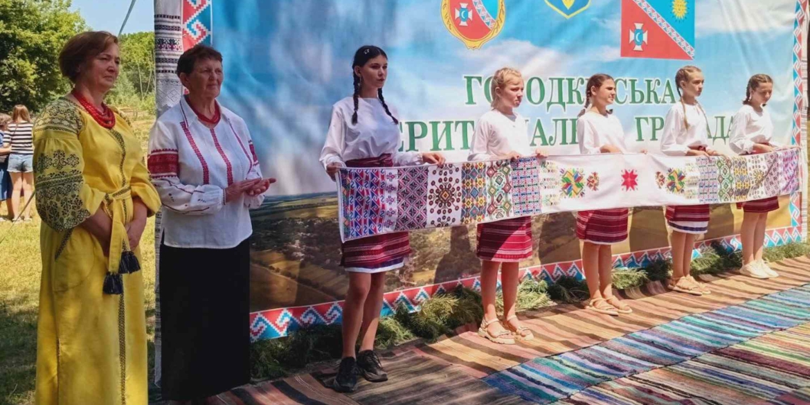 На Вінниччині влаштували благодійний фестиваль рушника-оберега