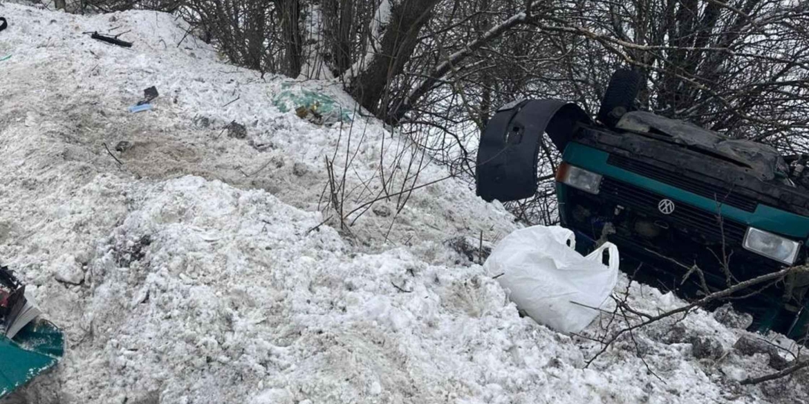 На Вінниччині водій мікроавтобуса з’їхав у кювет один пасажир загинув