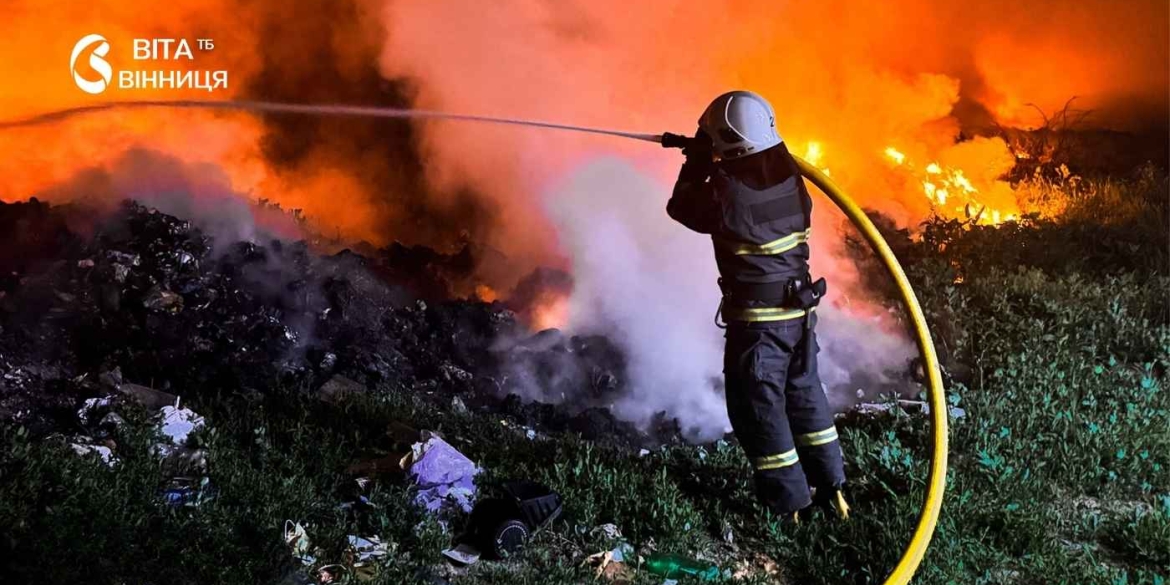 На Вінниччині вогнеборці ліквідували дві серйозні пожежі горіли приватна споруда та сміттєзвалище