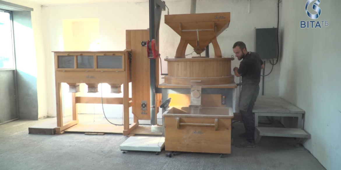 На Вінниччині випікають хліб у печі на дровах історія крафтової пекарні