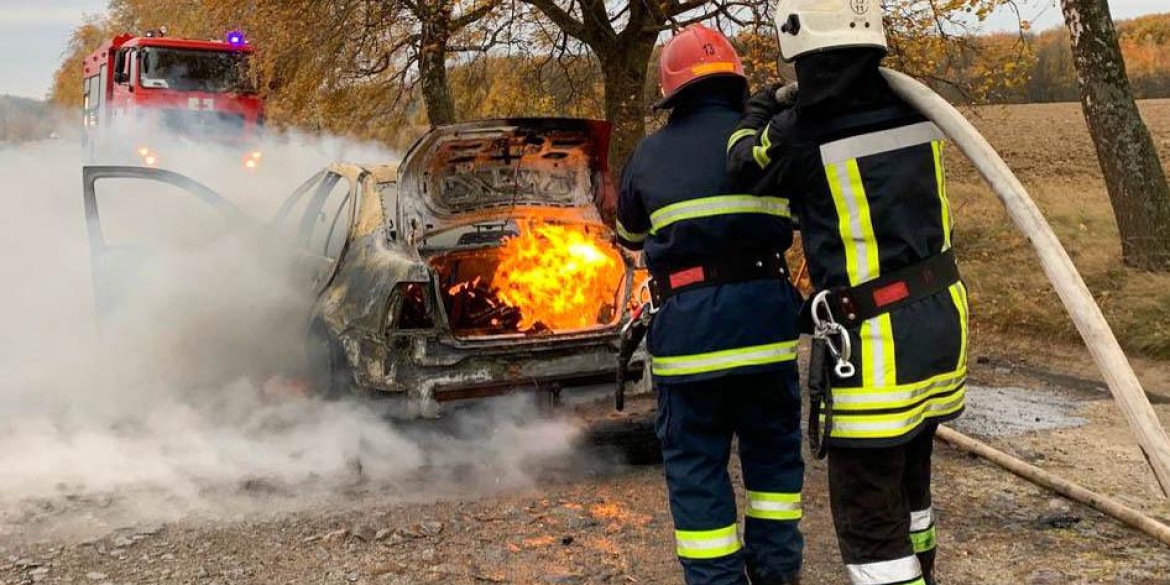 На Вінниччині за один день згоріли два автомобіля та комбайн