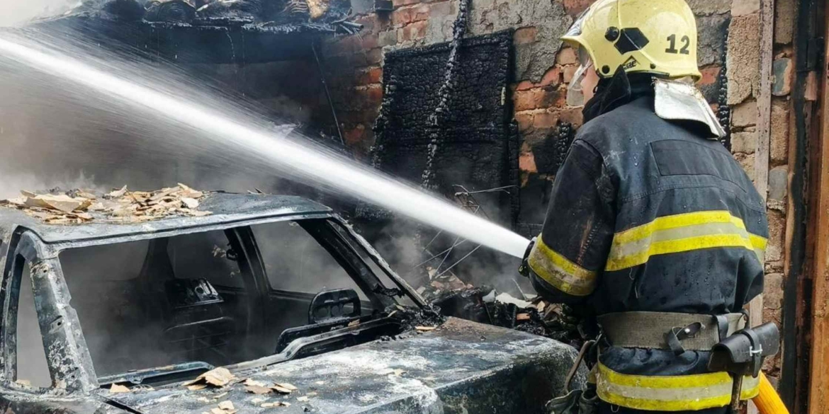 На Вінниччині згорів гараж і господарська споруда