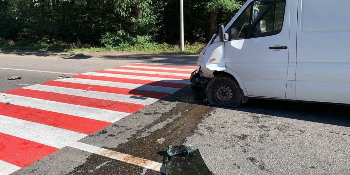 На Вінниччині зіткнулись два авто, а постраждав пішохід, який переходив дорогу