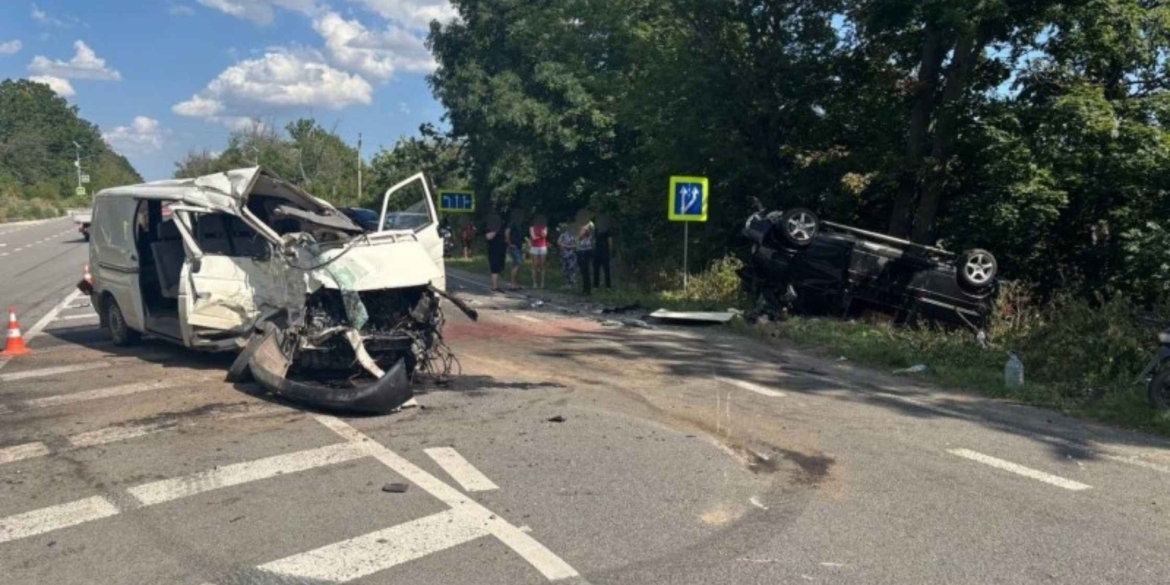 На Вінниччині зіткнулись два автомобілі Volkswagen - один із водіїв загинув