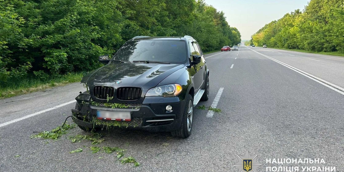 На Вінниччині зіткнулися автомобіль BMW та Chevrolet – одного з водіїв госпіталізували