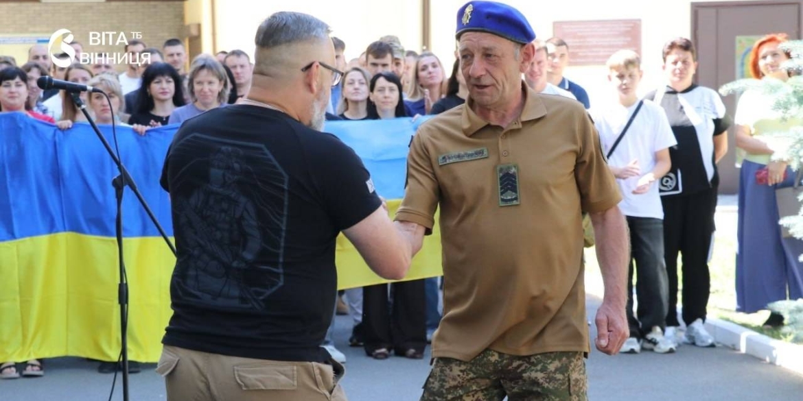 На Вінниччині зустріли звільненого з полону нацгвардійця Петра Кривенького