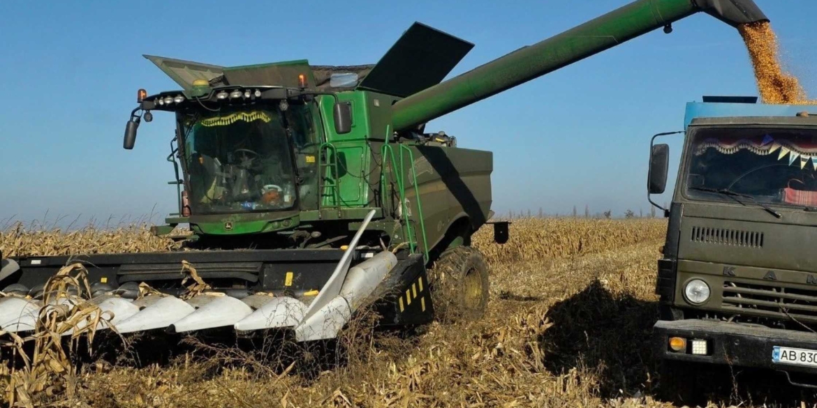 На Вінниччини аграрії зібрали соняшник на понад 50% площ