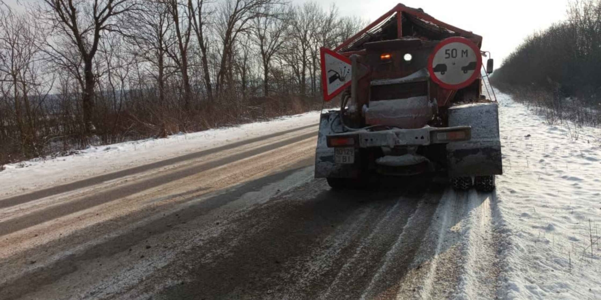 На вінницькі автошляхи протягом тижня висипали 4 тис. тонн солі
