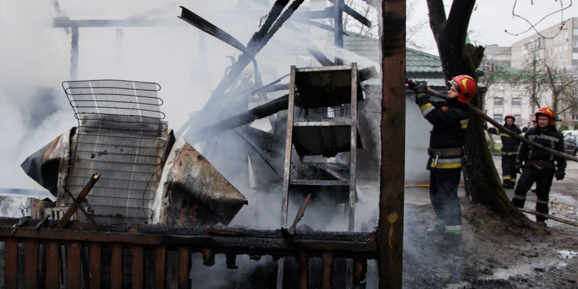 На вулиці Келецькій у Вінниці зайнялася дерев’яна альтанка