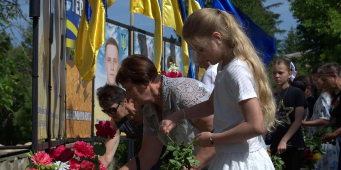 На Ямпільщині відкрили меморіальний стенд на честь загиблого Героя