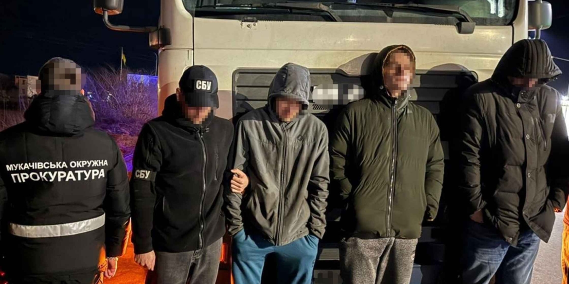 На Закарпатті затримали вінничанина, який налагодив незаконний трансфер через кордон
