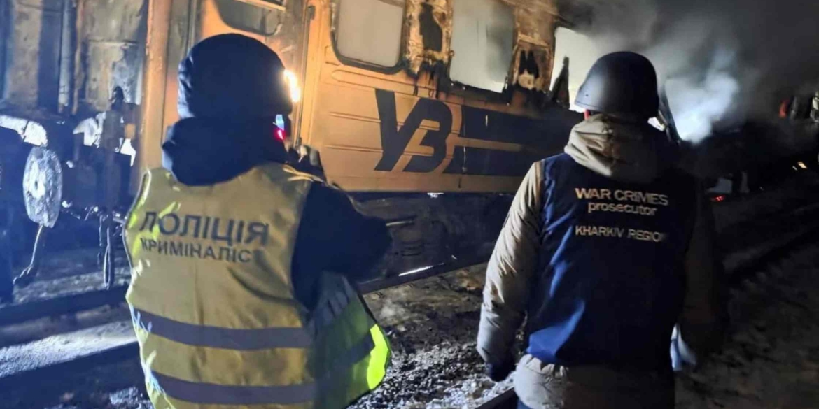 Над вінницьким вокзалом приспустили стяг у пам'ять про загиблих пасажирів