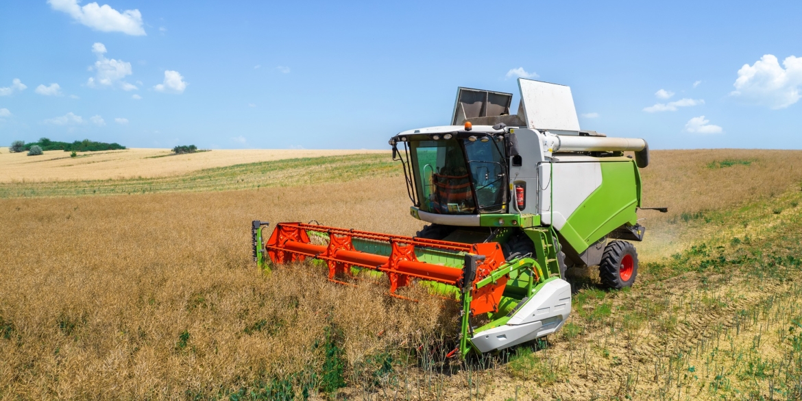Намолотили понад 2860 тонн аграрії Вінницької громади збирають ранні зернові