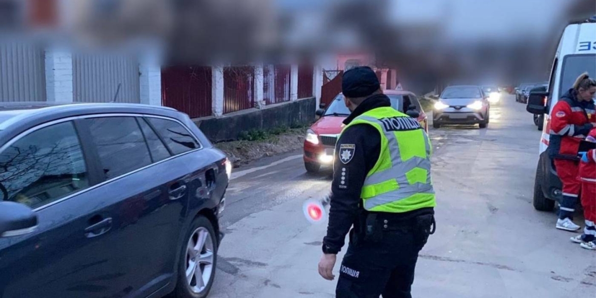 Наслідки вибухів поліцейські працюють на місцях ворожих ударів по Вінниці