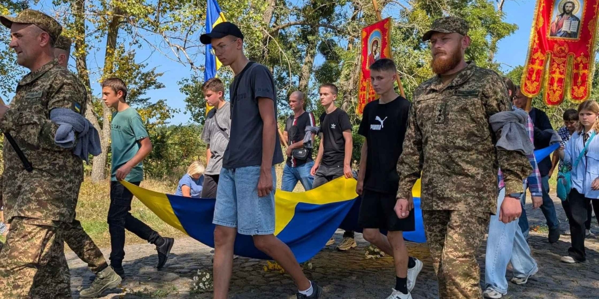 Нацгвардійця “Азову” проводжали в останню путь у Гайсинській громаді