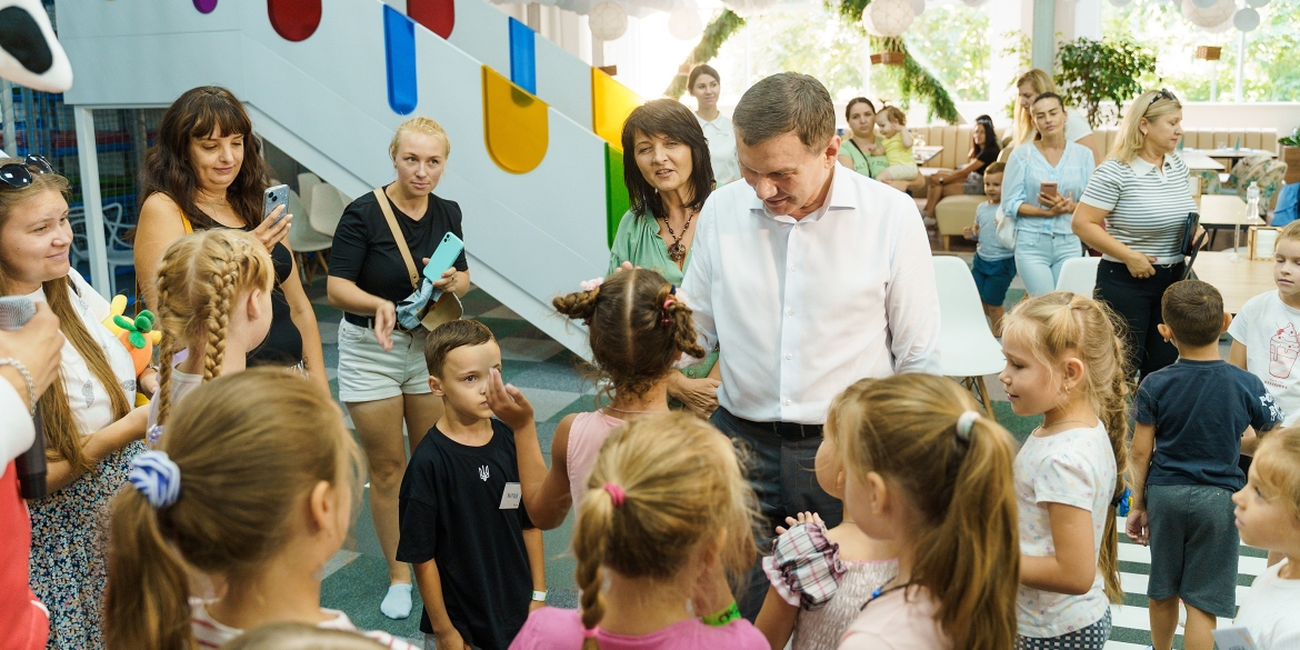 Мер Вінниці Сергій Моргунов зустрівся з дітьми-сиротами і дітьми загиблих Захисників