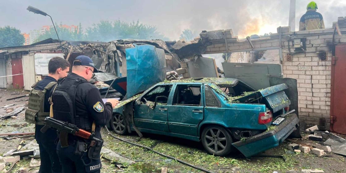 Найбільший обстріл Івано-Франківська від початку війни, а в Києві - руйнування й загиблий
