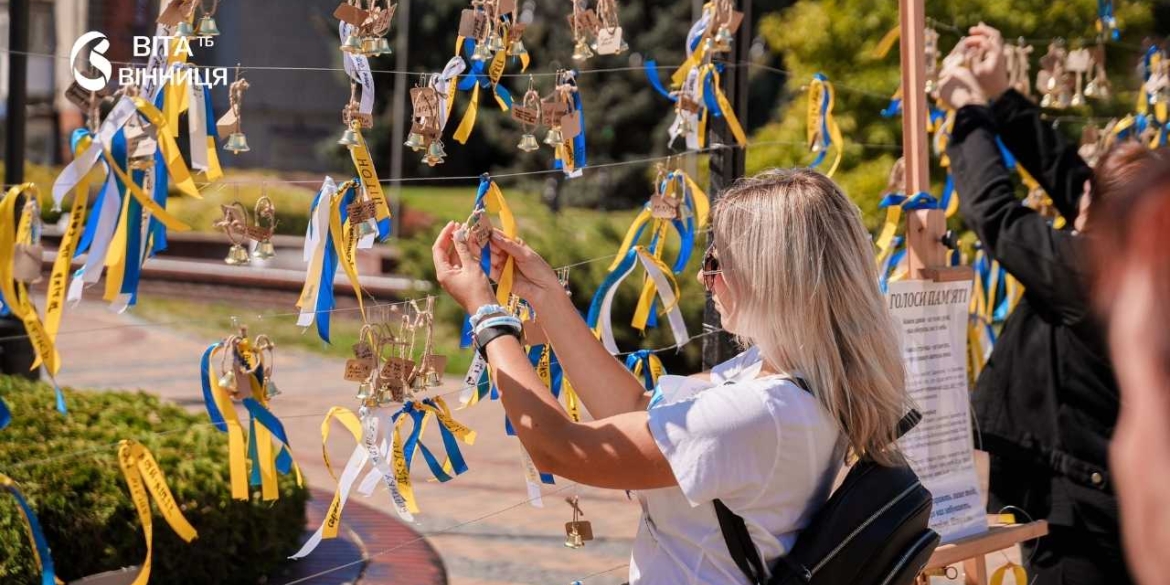Називають імена Героїв та залишають послання у Вінниці вперше провели акцію «Голоси пам’яті»
