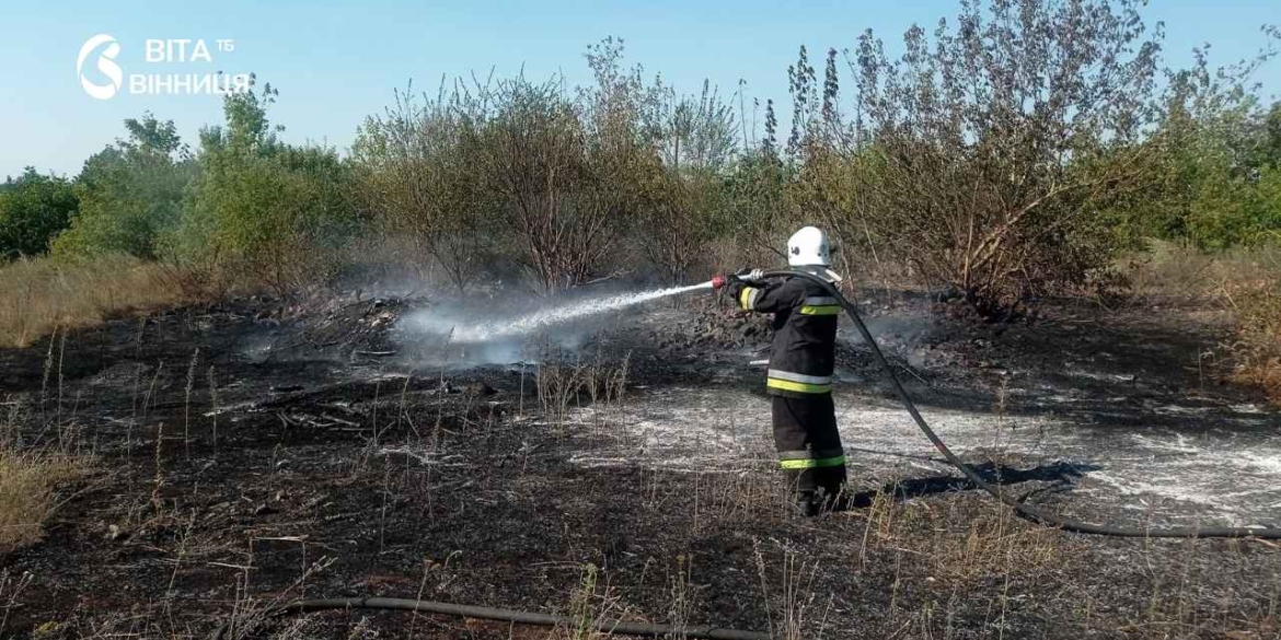 Недопалки та випалювання трави знову спричинили пожежі на Вінниччині вигоріли 14 гектарів