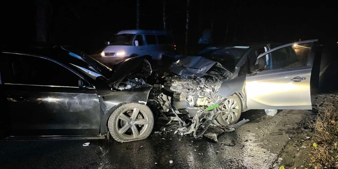 Неподалік Гайсина зіткнулись Opel та Volkswagen - дві людини в лікарні
