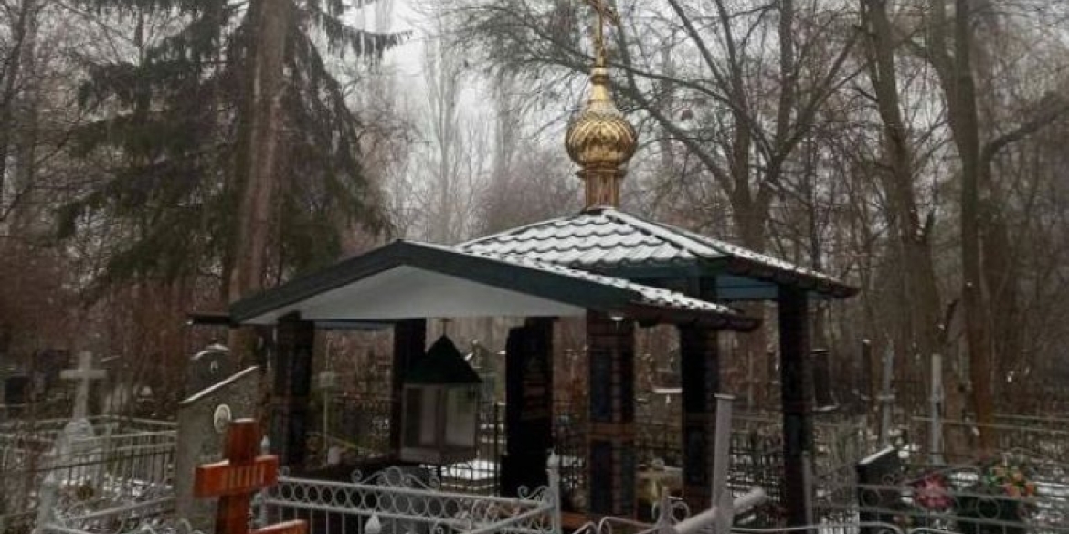 Невідомі осквернили могилу митрополита РПЦ у Вінниці
