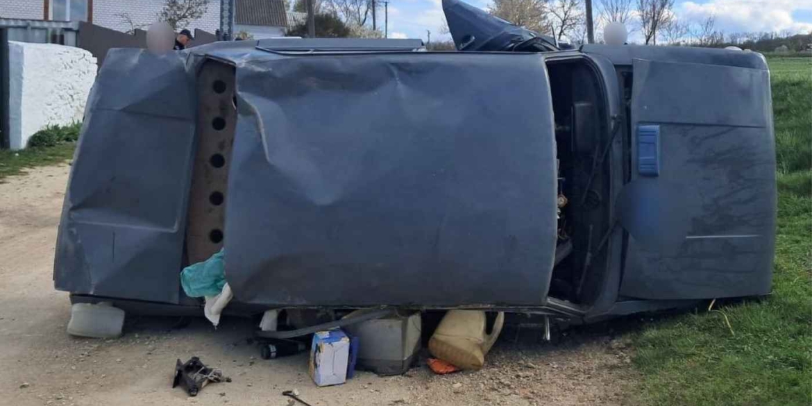 Нічна троща на Жмеринщині 18-річний водій не втримав на дорозі ВАЗ із пасажирами-підлітками