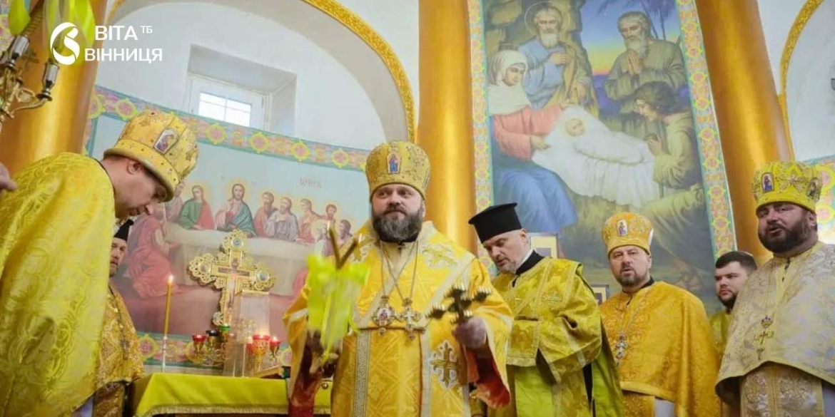 Нова дзвіниця, каплиця та шість дзвонів у Чернівцях освятили храмові споруди