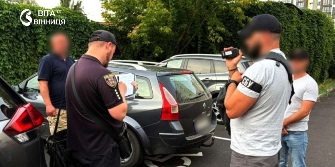 Обіцяв не заважати фермеру користуватися землею посадовця Вінницького району затримали на хабарі