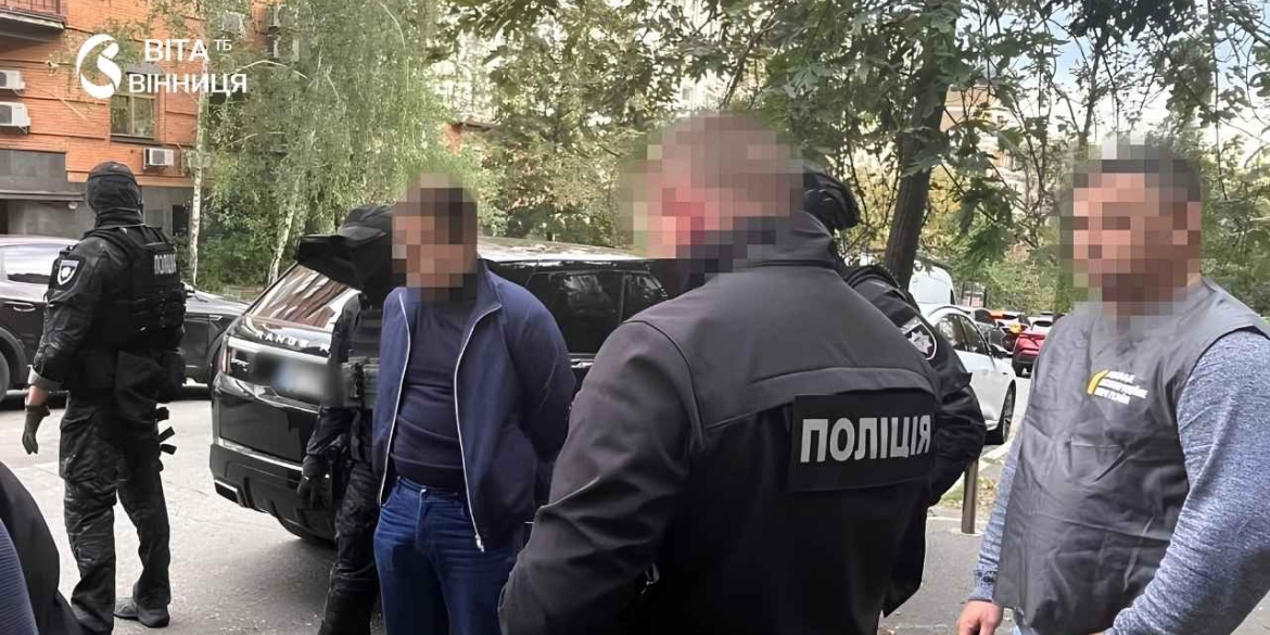 Обіцяв владнати податкові перевірки підприємець за пів року віддав самозванцю 280 тисяч доларів