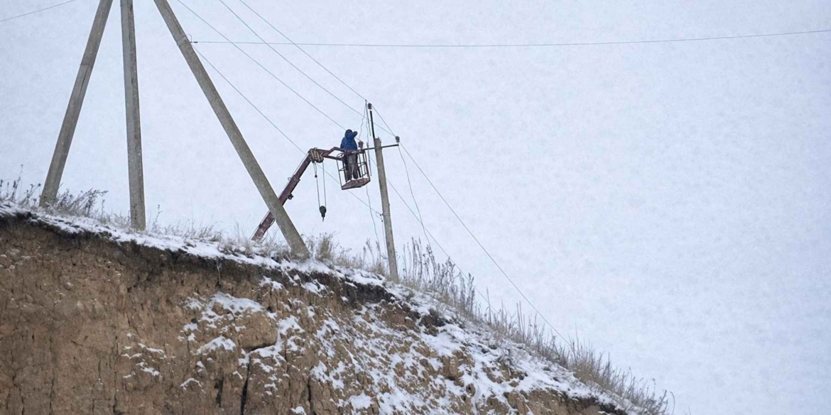 Обрив лінії електропередач залишив без світла чотири населених пункти на Вінниччині