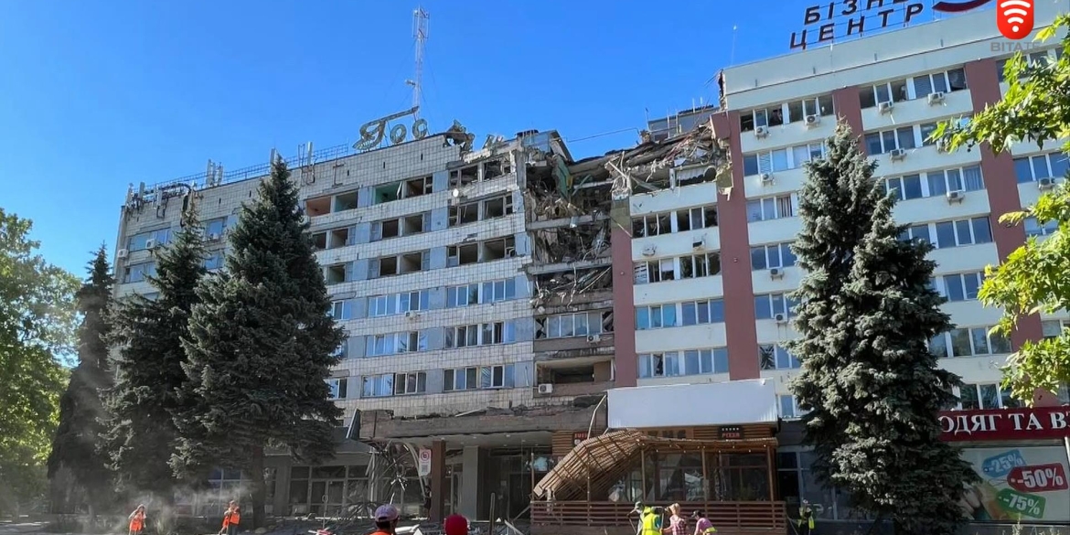 Окупанти продовжують тероризувати українські міста ракетами