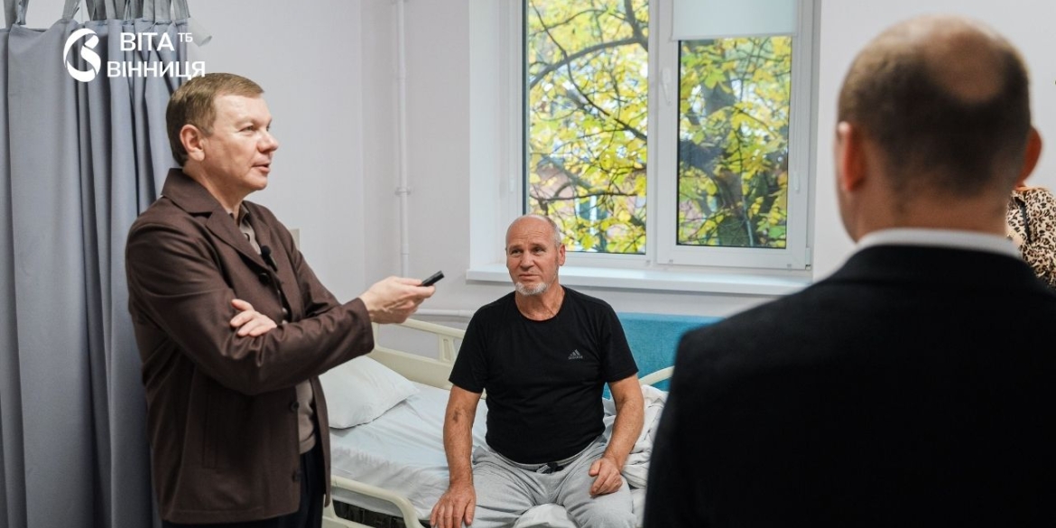 Оновлена палата терапевтичного корпусу лікарні на Хмельницькому шосе у Вінниці з новими ліжками