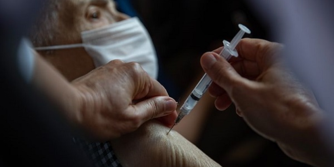 Важливість вакцинації людей 60+ від COVID-19 обговорили на Раді Поважних у Вінниці