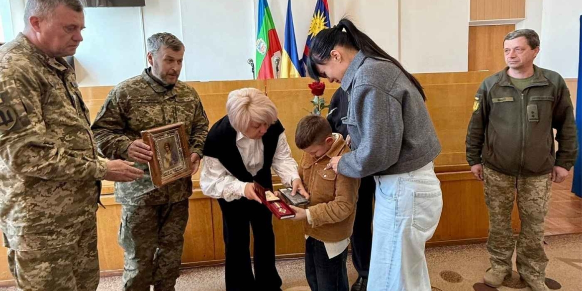 Орден за мужність посмертно Гайсинщина схиляє голову перед подвигом старшого солдата 
