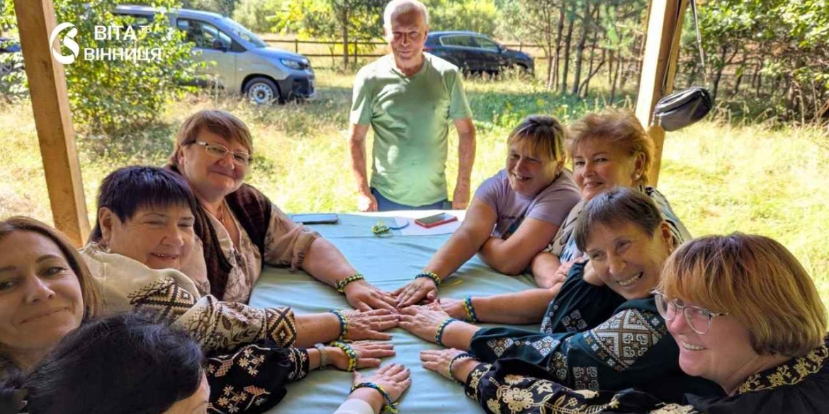 Панахида, «Нитка єднання» та синьо-жовті браслети у Калинівці згуртували родини Героїв