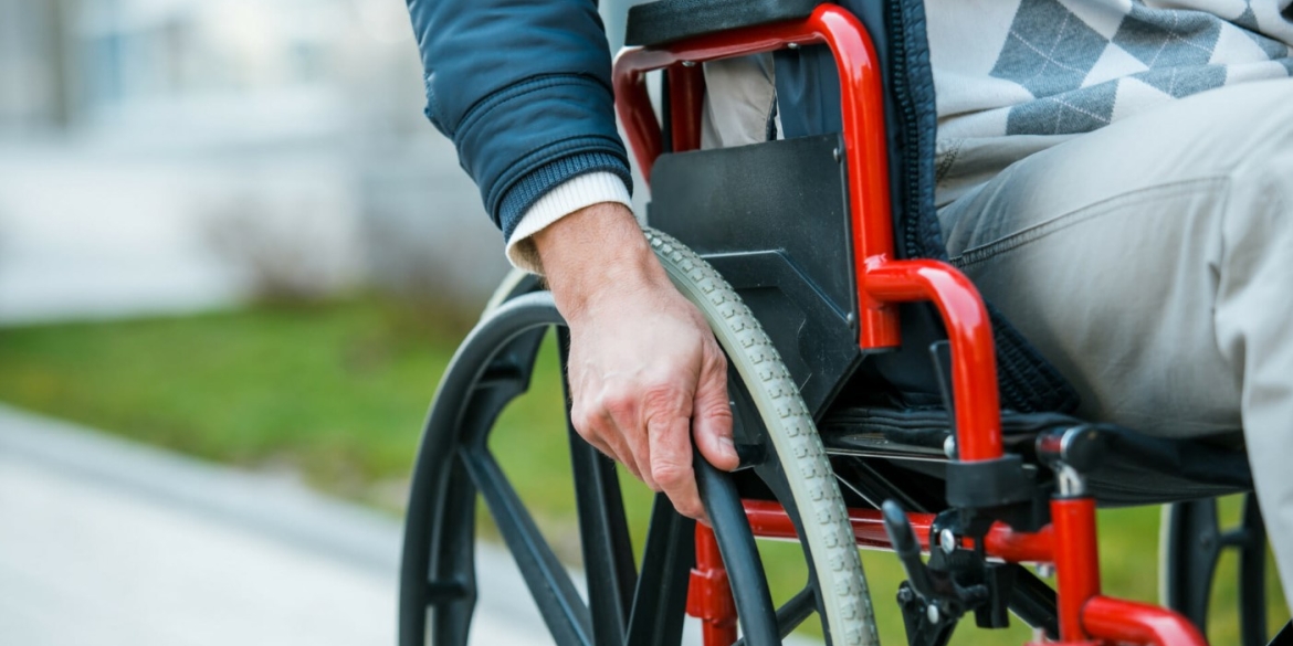 Переселенці з інвалідністю на Вінниччині отримали візки від Мінреінтеграції
