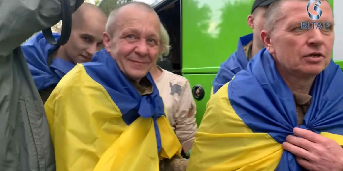 Перші зустрічі з рідними після трьох років розлуки як зустрічали бійців після полону
